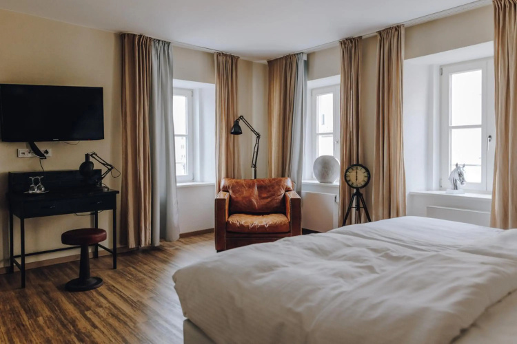 Hotel VIII
