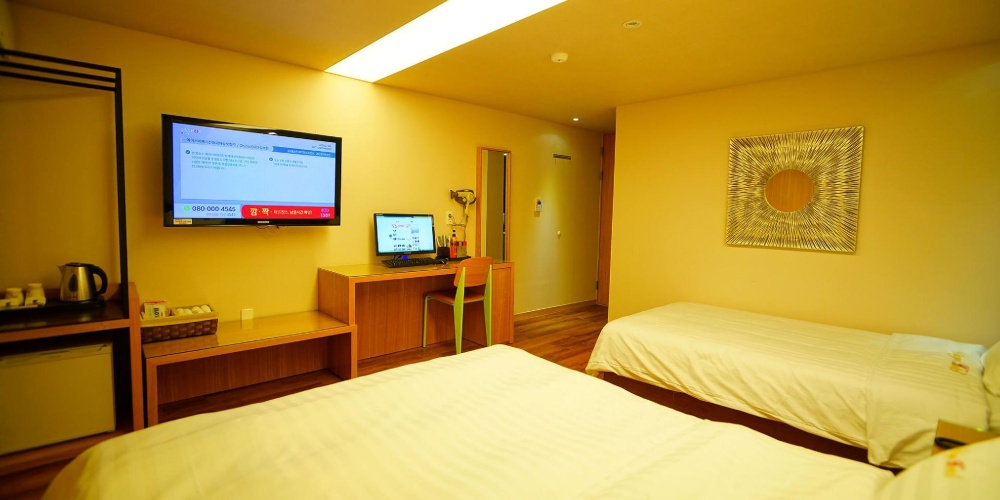 Standard Twin room