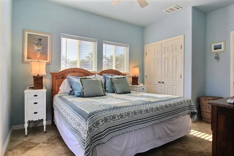 4 Bedrooms Cottage