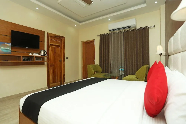 Capital O 18317 Hotel Samriddhi Retreat
