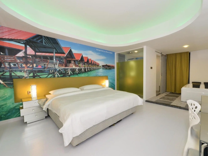 Deluxe Triple room with city view