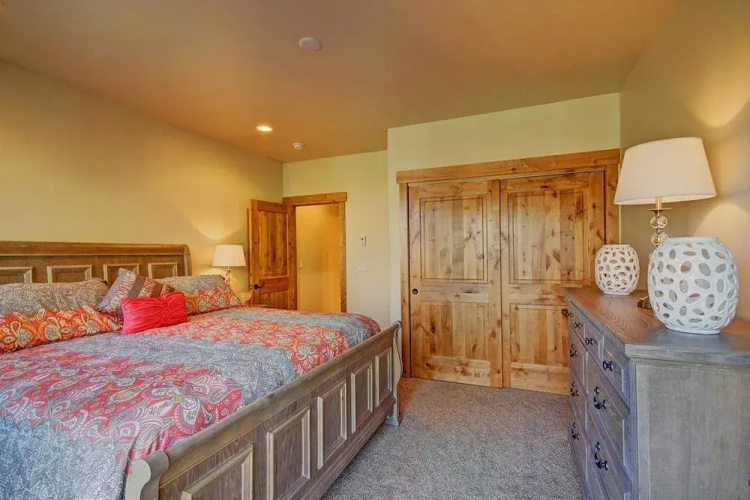 Maggie Point 3 Br condo by RedAwning