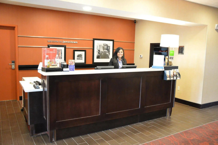 Hampton Inn & Suites Jamestown, ND