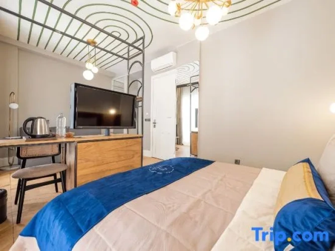 Standard Quadruple Suite