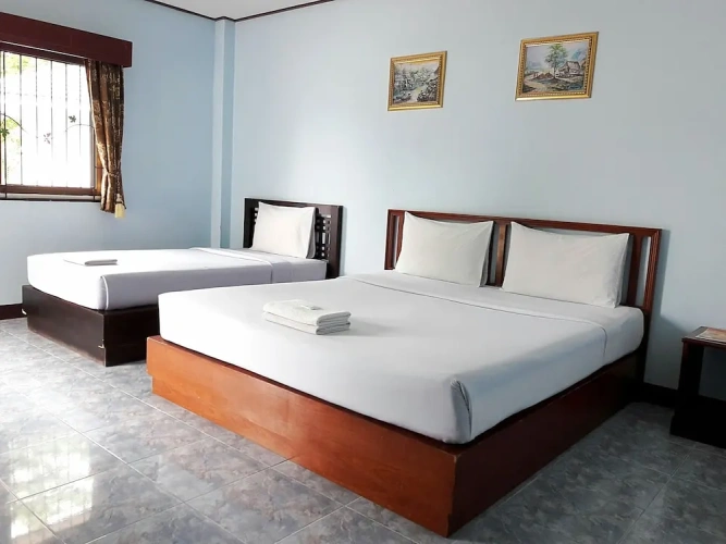 Standard Triple room