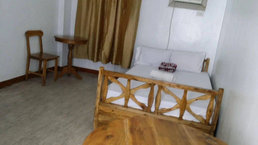 Rooms 498 Hostel