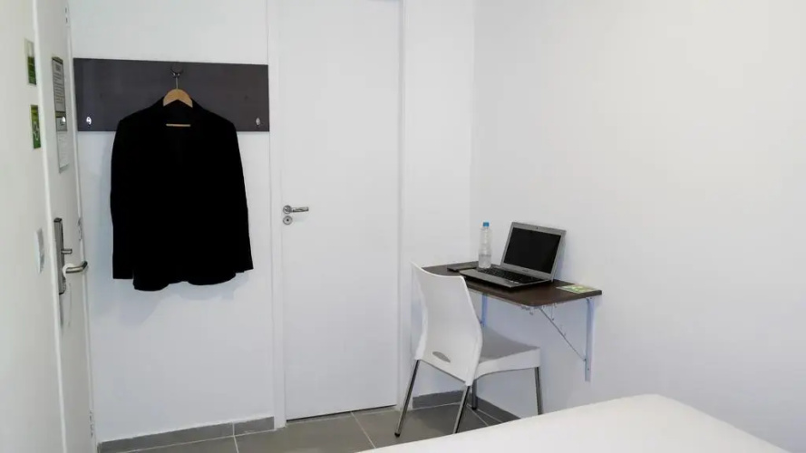 Mr. Hostel Business Lodge