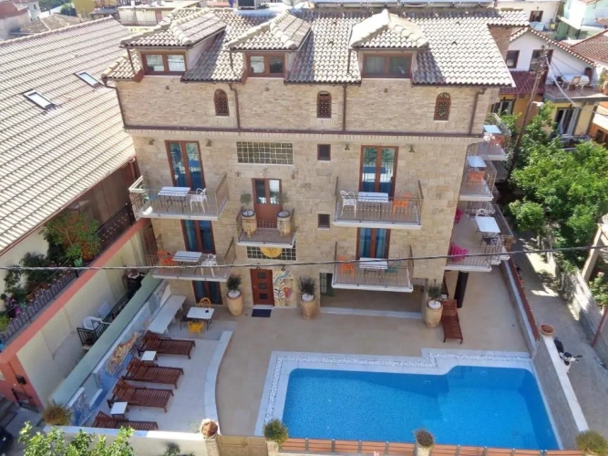 Suite with pool view
