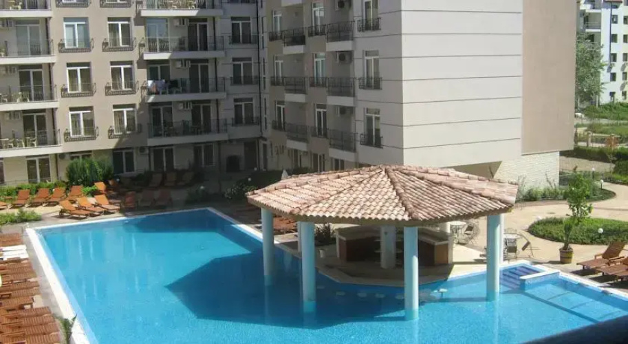 Apartment in Dawn Park Aparthotel