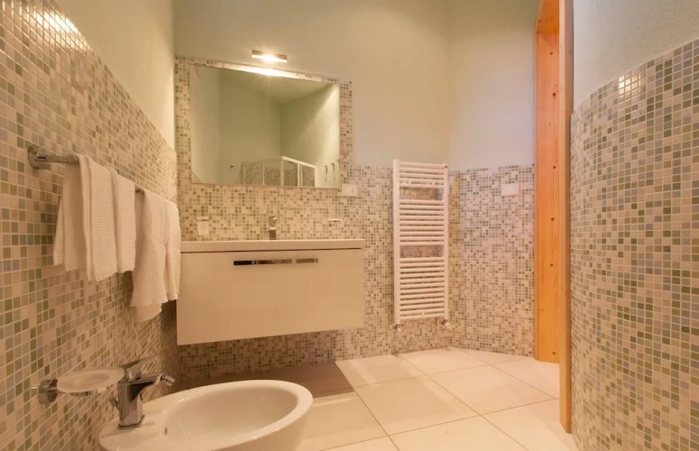 6 Bedrooms Villa