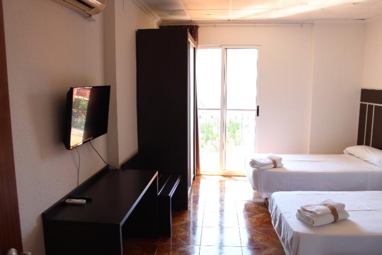Standard Triple room with balcony