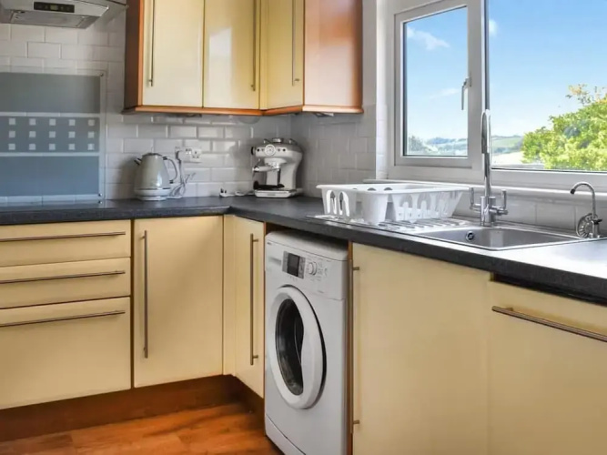 The Hideaway - Spacious 3 Bedroom Apartment