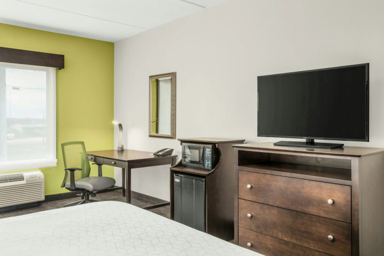 Holiday Inn Express Hotel & Suites Wilmington-Newark photo 32