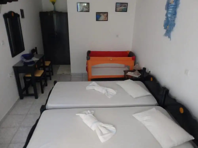 Anna Zisimos Rooms