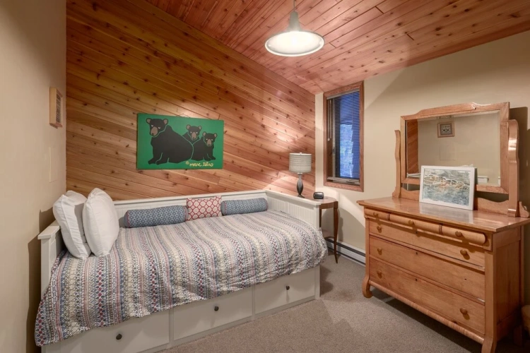 4 Bedrooms Cottage