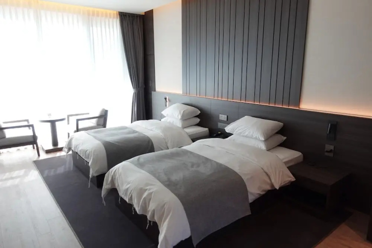 Pine Beach Golf Hotel