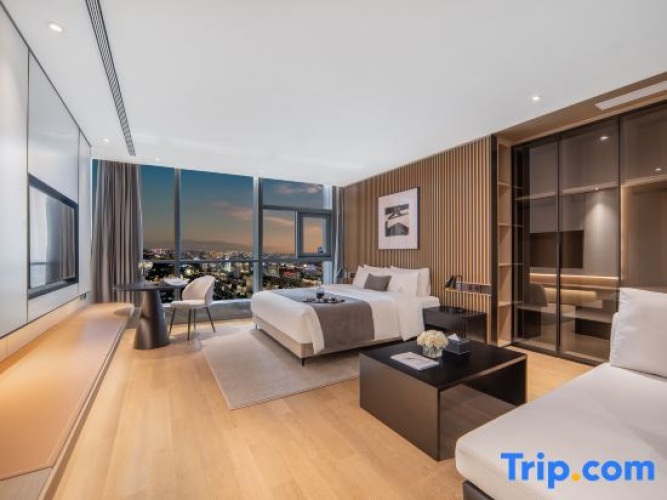 Standard Double room with city view