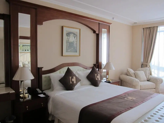 Clifford Hotel