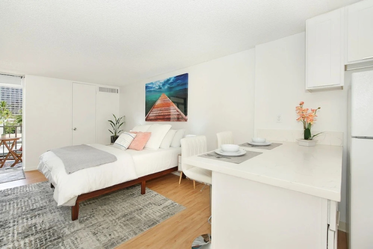 Oahu Tradewinds Plaza 601 Condo