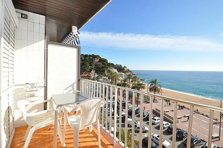 Apartment with sea view