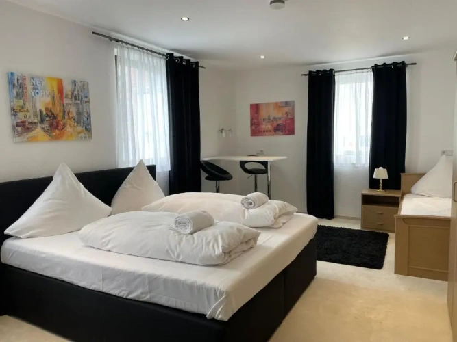 Standard Triple room