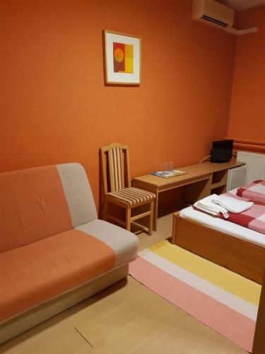 Economy Triple room