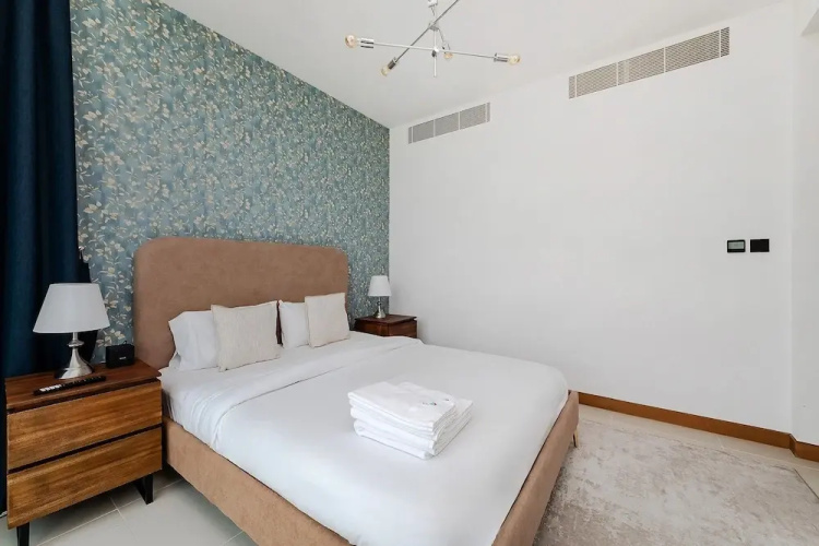 Stylish 2BR with Marina Views