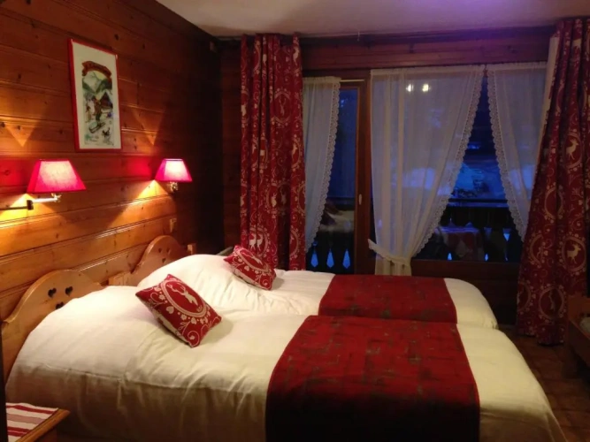 Standard Twin room with balcony