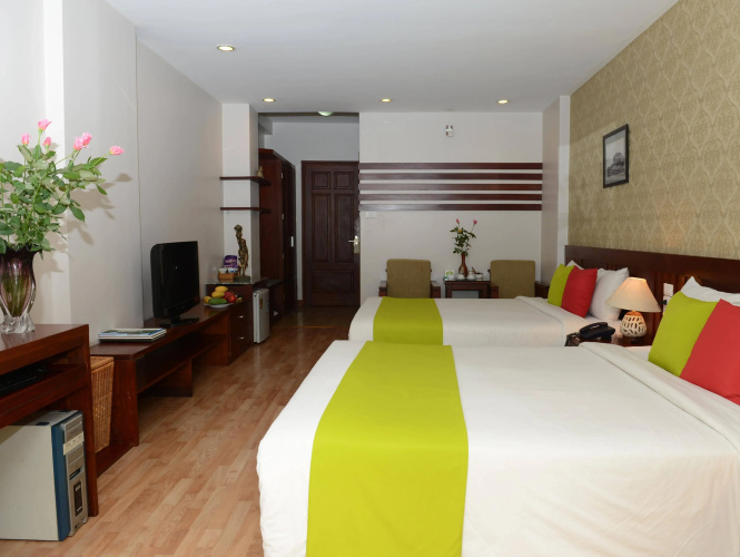 Golden Land Hotel