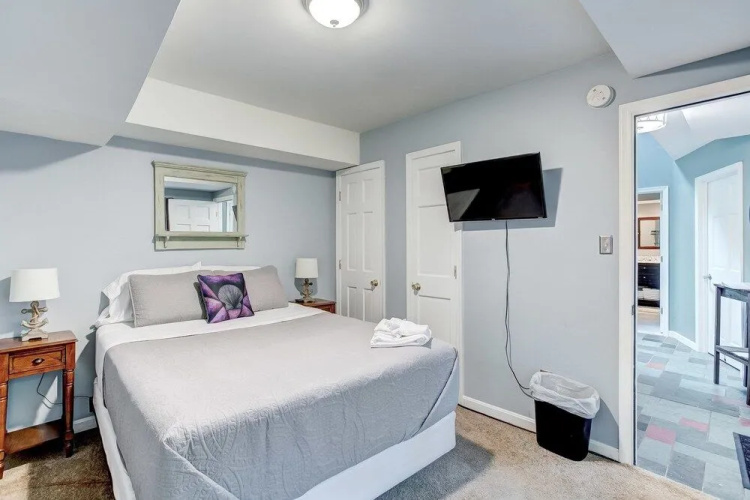 Upscale Home 2 Blocks From Harbor W/2-car Garage