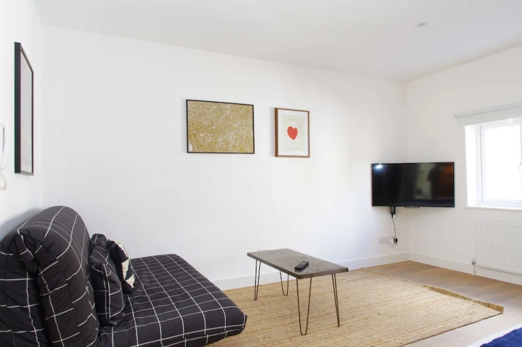 The London Agent Fitzrovia Studio 3