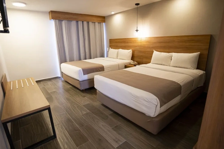 Standard Quadruple room with pool view