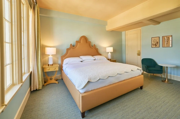 Deluxe Double room with city view