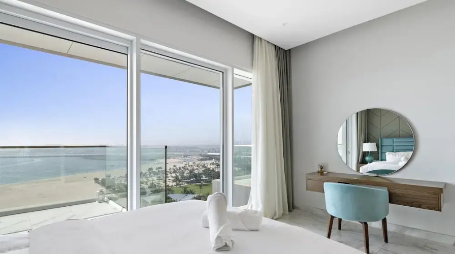 WelHome - Luxe Apt With Dazzling Views Steps From The Beach