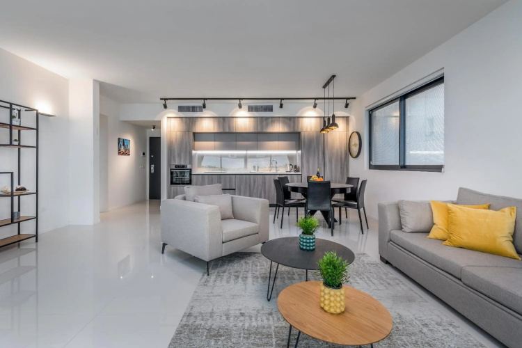 Spacious & Design 2BDR W/ balcony and parking