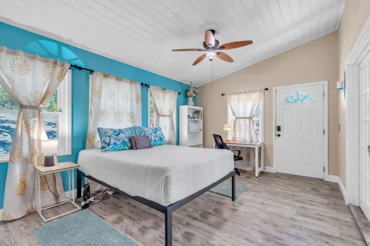 Bates Avenue House