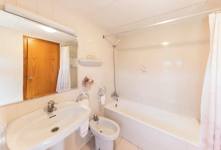 Standard Twin room with balcony