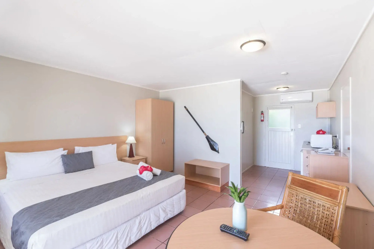 Moana Sands Beachfront Hotel