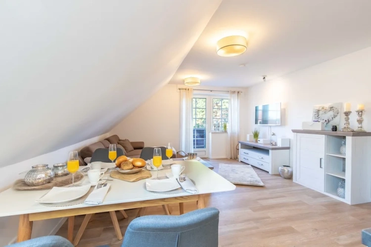 2 Bedrooms Apartment