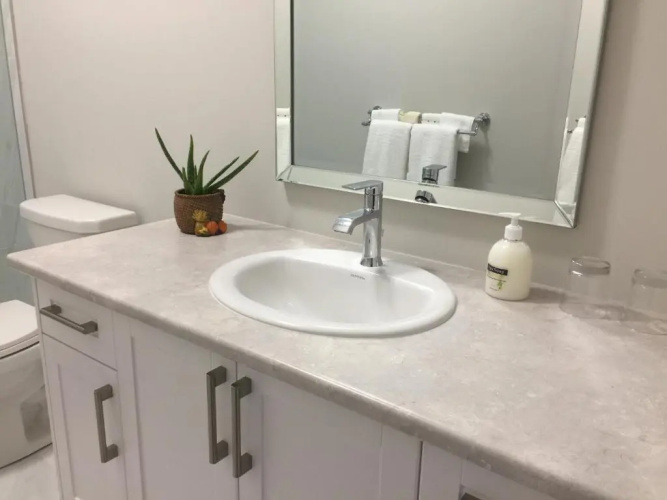 Charming, Comfortable Apartment in Pickering