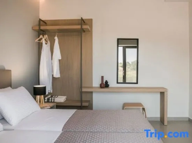 2 Bedrooms Villa