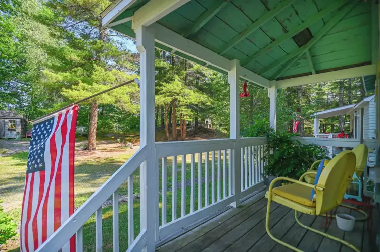 Cozy Cottage w/ Pool, BBQ and Outdoor Seating!