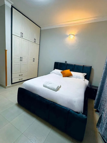 1 Bed-uganda-2people-wifi-closetocity-parking