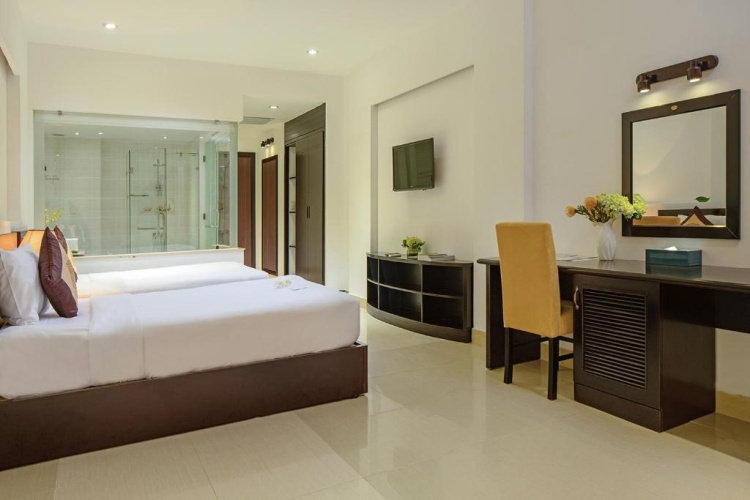 Deluxe room with balcony and with view