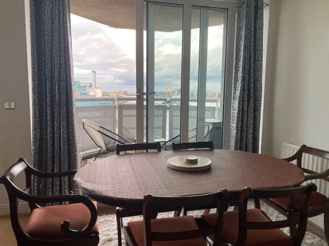 2 Bed Flat - Sleeps 4 - Parking - Wifi