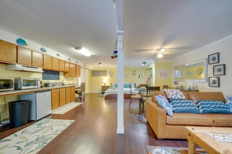 Standard Family room with garden view