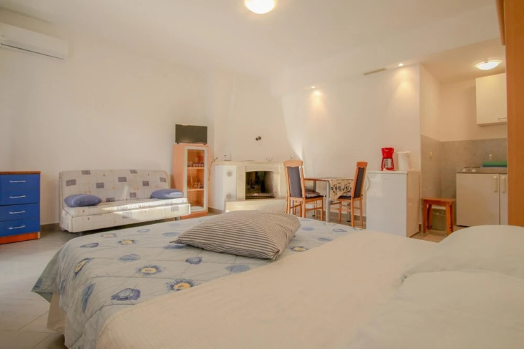 Adila A2 in Novigrad