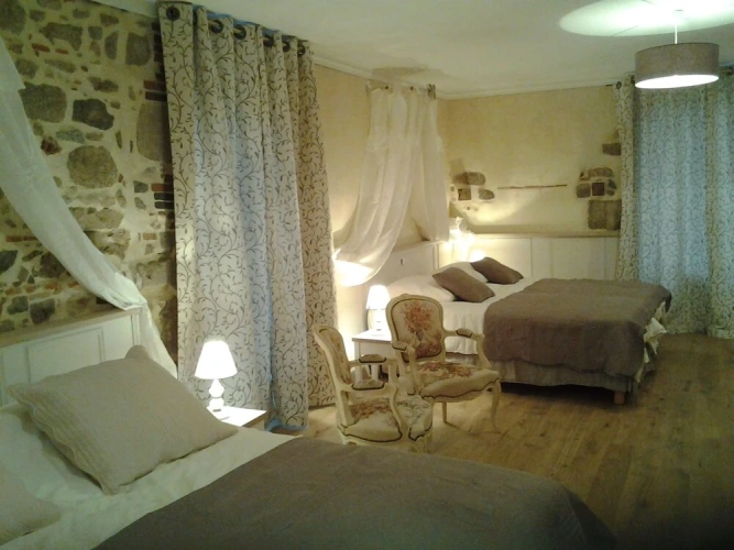 Standard Quadruple room with garden view