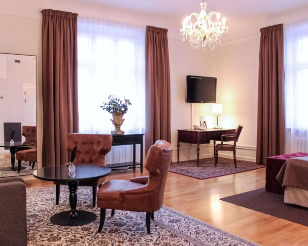 Home Hotel Drott