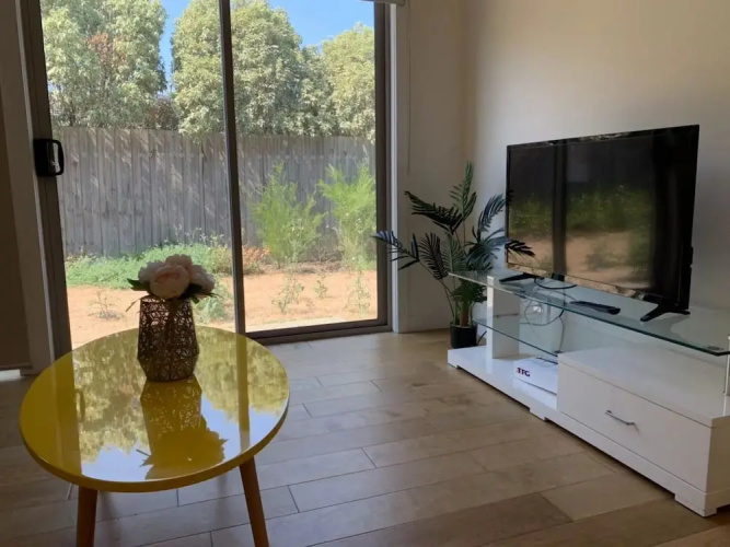Delicate Bundoora townhouse 10